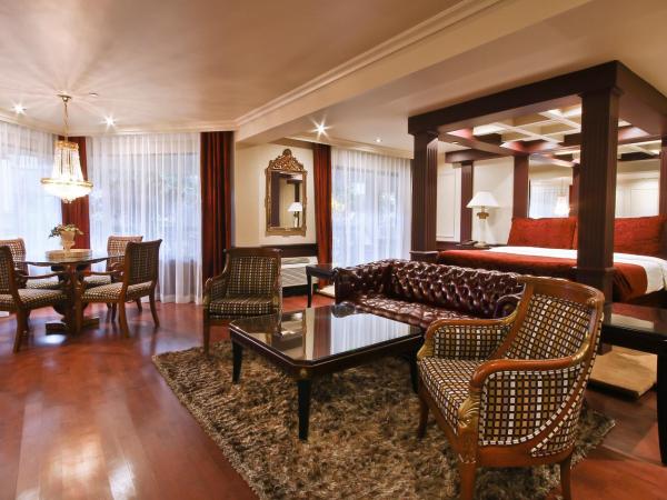 Hôtel Québec Inn : photo 2 de la chambre suite lit king-size - thème empire