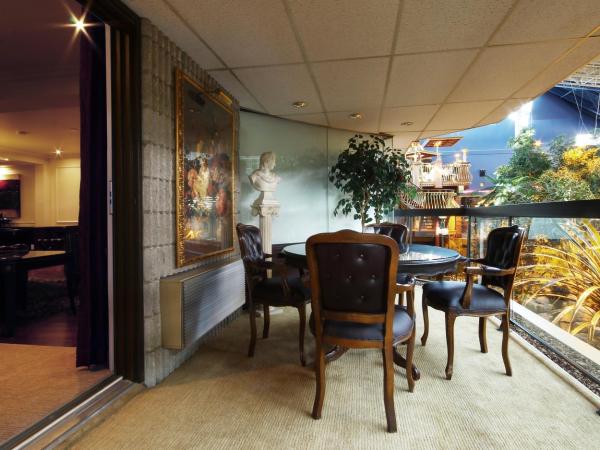 Hôtel Québec Inn : photo 4 de la chambre suite lit king-size - thème empire