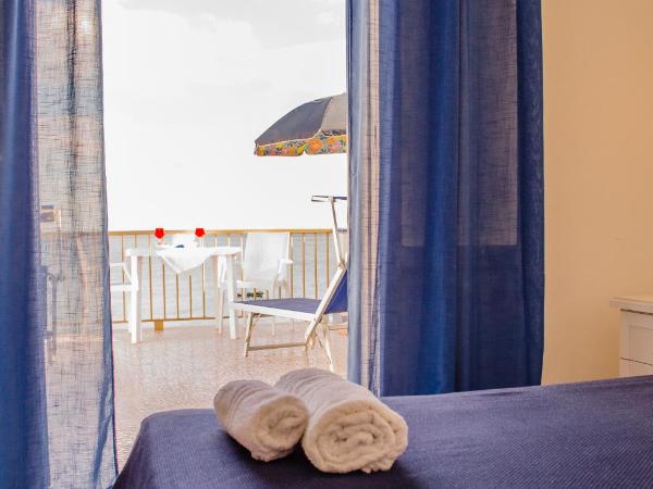 Hotel Regina del Mare : photo 5 de la chambre chambre double supérieure - vue sur mer