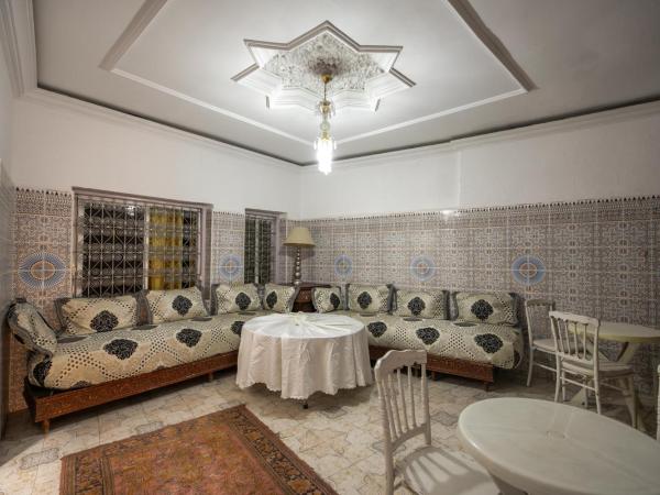 Fes Hostel Home : photo 6 de la chambre chambre triple avec salle de bains privative