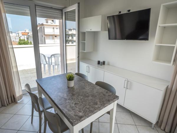 Rimini Bay Suites&Residence : photo 7 de la chambre studio avec terrasse