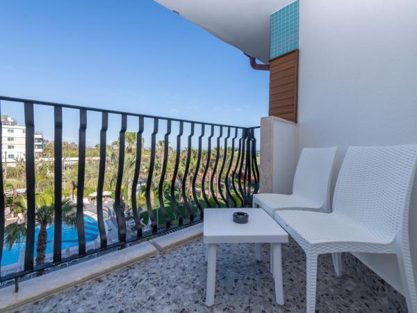 Belek Beach Resort Hotel : photo 2 de la chambre chambre familiale deluxe