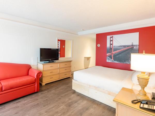 Hôtel Québec Inn : photo 1 de la chambre lit queen-size avec 1 canapé-lit double et kitchenette