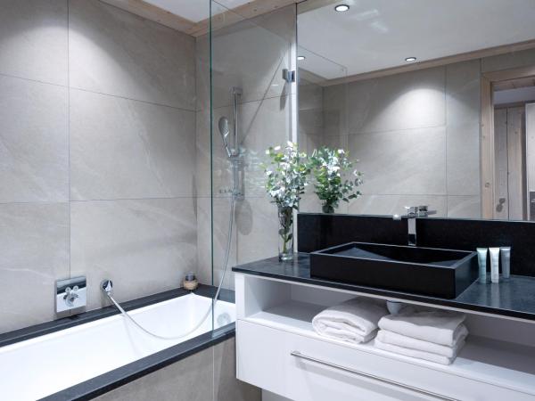 MGM Hôtels & Résidences - Résidence Le Roc Des Tours : photo 6 de la chambre appartement 3 chambres pour 8 personnes avec accès au spa