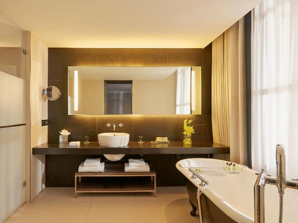 InterContinental Marseille - Hotel Dieu by IHG : photo 5 de la chambre chambre lit king-size premium - vue sur Église