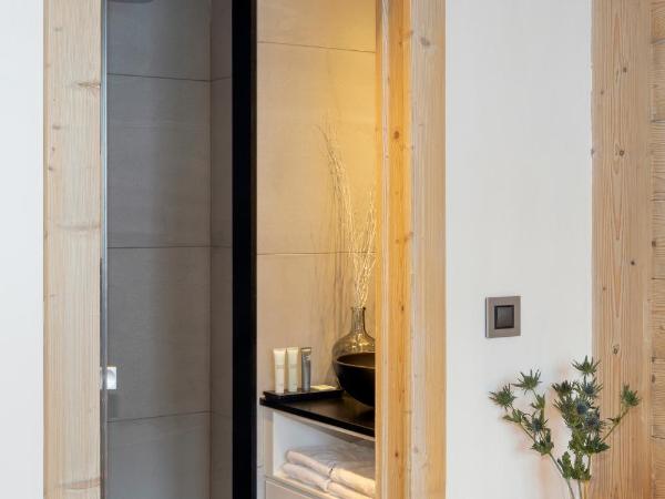 MGM Hôtels & Résidences - Résidence Le Roc Des Tours : photo 4 de la chambre appartement confort 2 chambres pour 6 personnes avec accès au spa