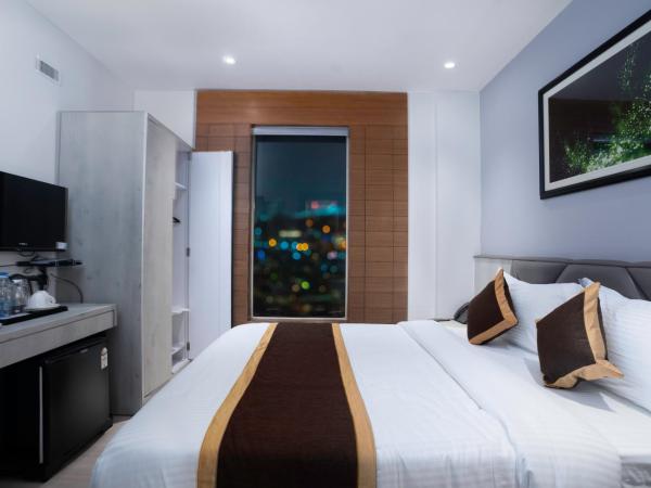 Poiisse : photo 6 de la chambre chambre double ou lits jumeaux - vue sur ville