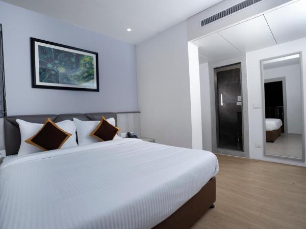 Poiisse : photo 4 de la chambre chambre lit king-size avec balcon