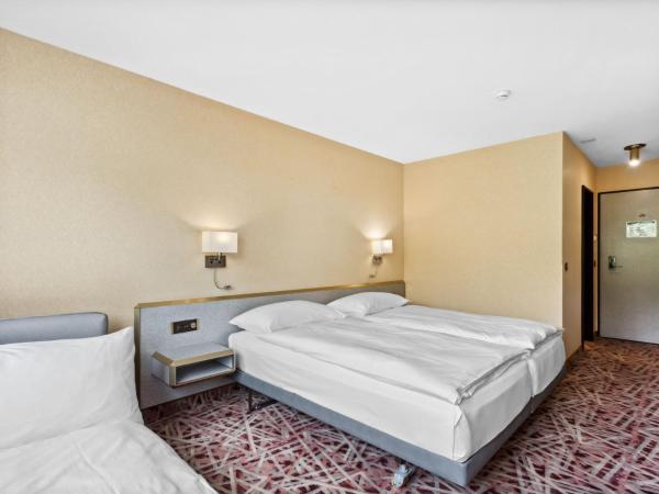 becozy Au Parc Retro Edition Self-Check-In Rooms & Studios Fribourg : photo 4 de la chambre chambre triple standard