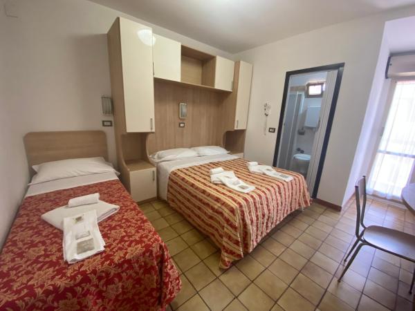 Hotel Nanni Garnì : photo 5 de la chambre chambre triple Économique