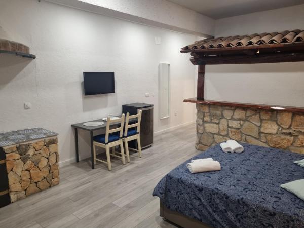 Rooms and Apartment Feral : photo 10 de la chambre chambre double confort avec balcon