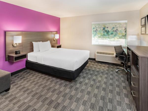La Quinta by Wyndham Houston Southwest : photo 3 de la chambre chambre 1 lit double avec douche accessible en fauteuil roulant - adaptée aux personnes à mobilité réduite - non-fumeurs