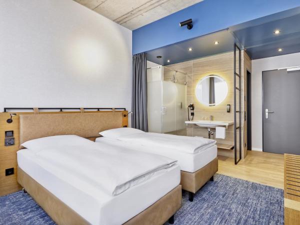 H2 Hotel Düsseldorf Seestern : photo 1 de la chambre chambre lits jumeaux confort