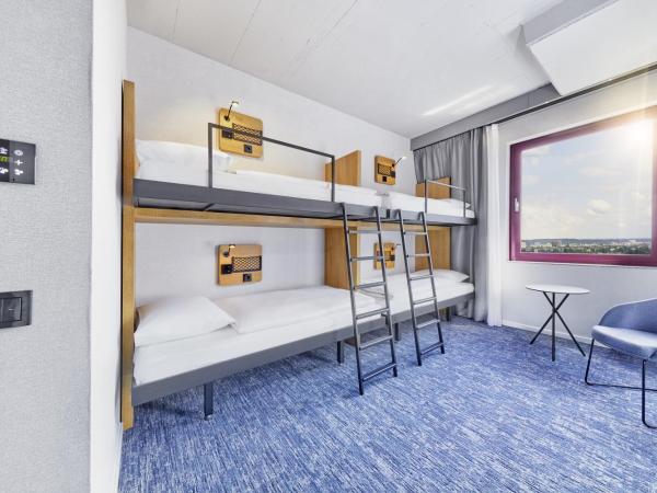 H2 Hotel Düsseldorf Seestern : photo 3 de la chambre chambre quadruple