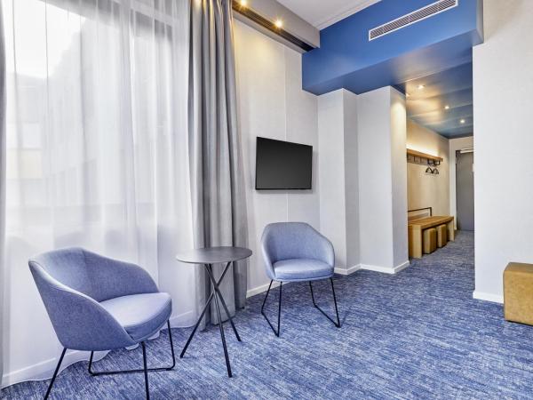 H2 Hotel Düsseldorf Seestern : photo 4 de la chambre chambre quadruple