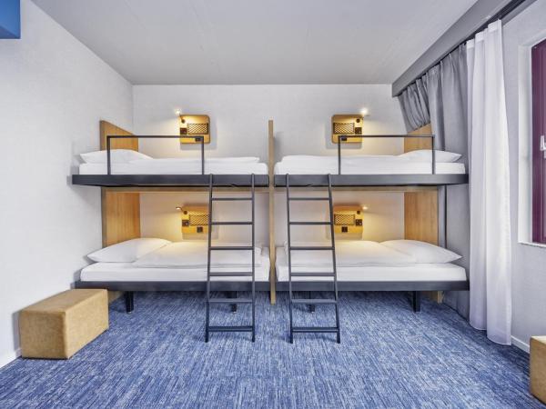 H2 Hotel Düsseldorf Seestern : photo 1 de la chambre chambre quadruple