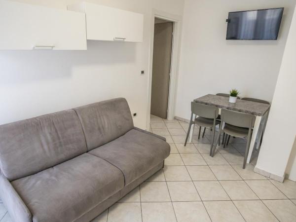 Rimini Bay Suites&Residence : photo 4 de la chambre appartement avec balcon