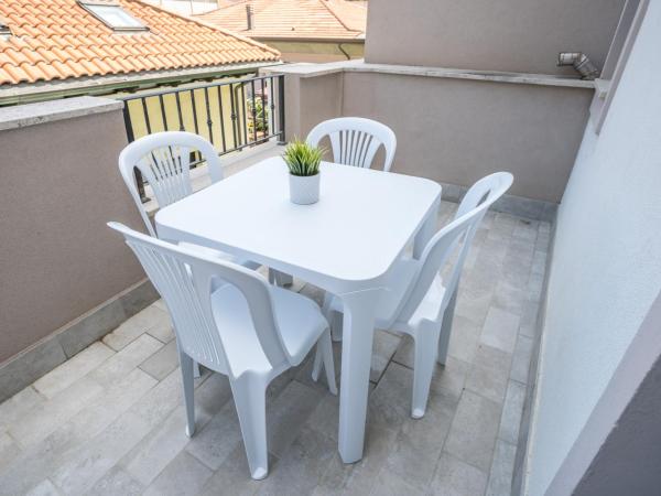Rimini Bay Suites&Residence : photo 5 de la chambre appartement avec balcon
