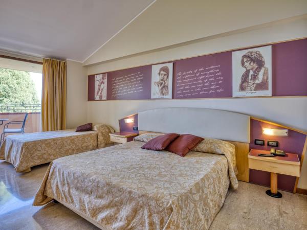 Hotel Ariston and Palazzo Santa Caterina : photo 8 de la chambre chambre triple palazzo santa caterina avec terrasse - côté mer