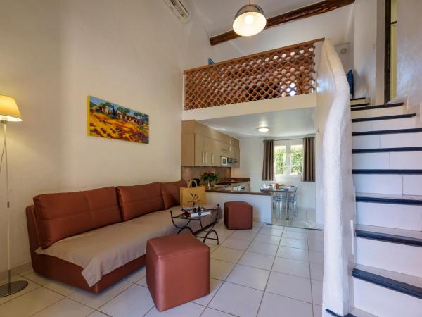 Résidence Vasca d'Oro : photo 3 de la chambre villa prestige 2 chambres avec piscine privée