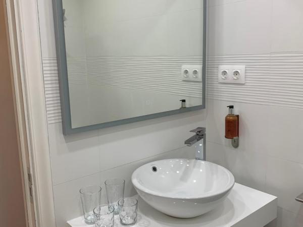 Hostal San Fernando : photo 2 de la chambre chambre triple avec terrasse