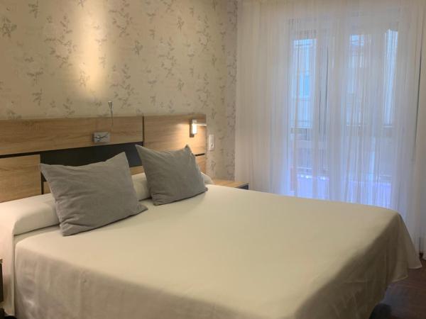 Hostal San Fernando : photo 5 de la chambre grande chambre double ou lits jumeaux