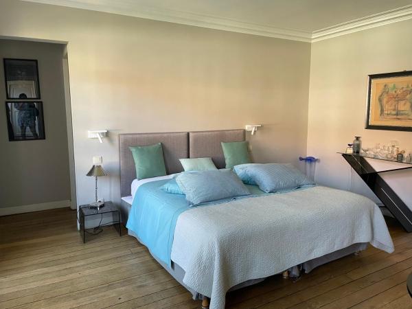 Maison d'Hôte de Myon : photo 5 de la chambre chambre double avec lit d'appoint