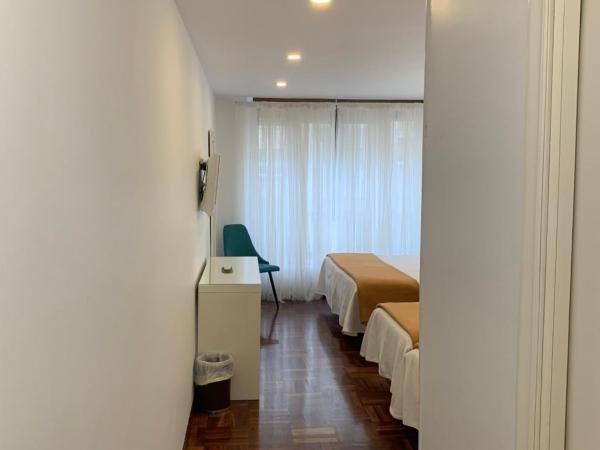 Hostal San Fernando : photo 1 de la chambre chambre quadruple avec salle de bains privative