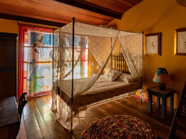 Pousada Des Arts : photo 3 de la chambre chambre quadruple avec balcon et vue sur la mer