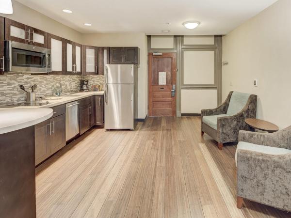 Staybridge Suites Baltimore - Inner Harbor, an IHG Hotel : photo 10 de la chambre two-bedroom king suite with two king beds - ground floor