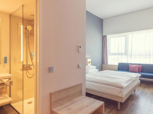 roomz Vienna Prater : photo 2 de la chambre chambre double style roomz avec banc