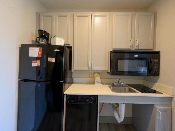 Hawthorn Extended Stay by Wyndham Panama City Beach : photo 3 de la chambre suite studio lit queen-size accessible aux personnes à mobilité réduite - non-fumeurs