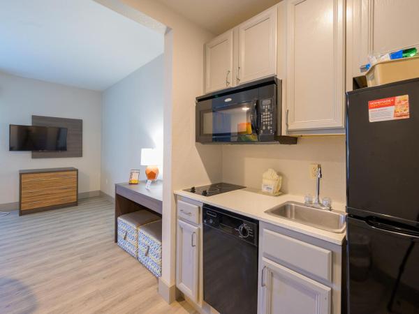 Hawthorn Extended Stay by Wyndham Panama City Beach : photo 6 de la chambre studio lit queen-size - non-fumeurs