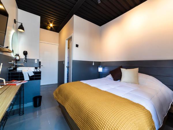 Hotel NEXT : photo 4 de la chambre chambre lit queen-size avec balcon
