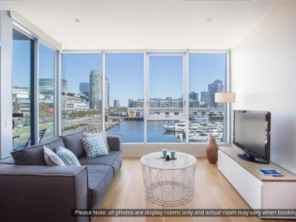 The Sebel Residences Melbourne Docklands Serviced Apartments : photo 8 de la chambre one bedroom apartment with balcony and water view