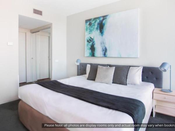 The Sebel Residences Melbourne Docklands Serviced Apartments : photo 10 de la chambre three-bedroom, two bathroom apartment with balcony and water view
