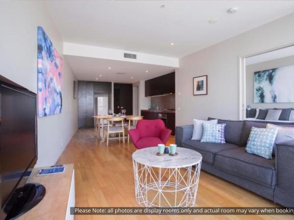 The Sebel Residences Melbourne Docklands Serviced Apartments : photo 10 de la chambre one bedroom apartment with balcony and water view