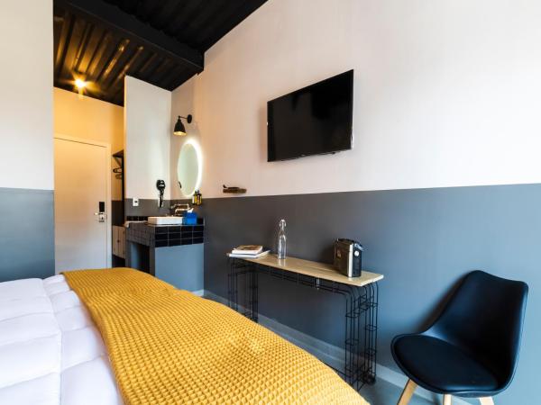 Hotel NEXT : photo 4 de la chambre chambre lit king-size avec balcon