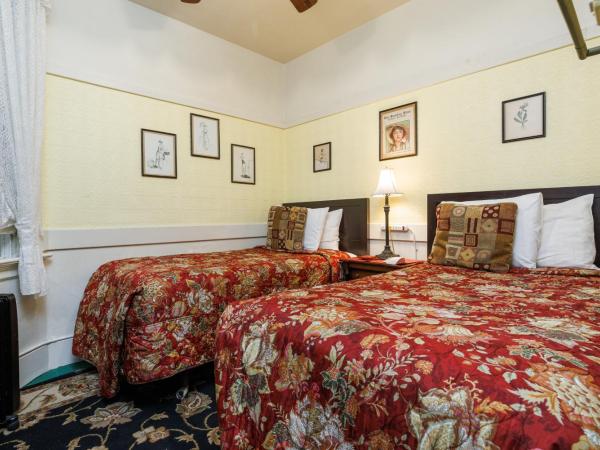 San Remo Hotel : photo 3 de la chambre hébergement avec 2 lits jumeaux et salle de bains commune