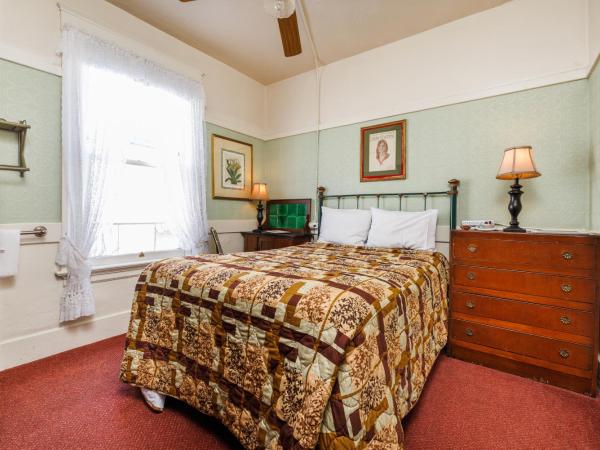 San Remo Hotel : photo 3 de la chambre chambre double avec salle de bains commune