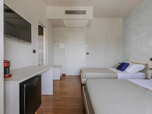 APULIA BLUE APARTEMENTS & B&B : photo 5 de la chambre chambre triple