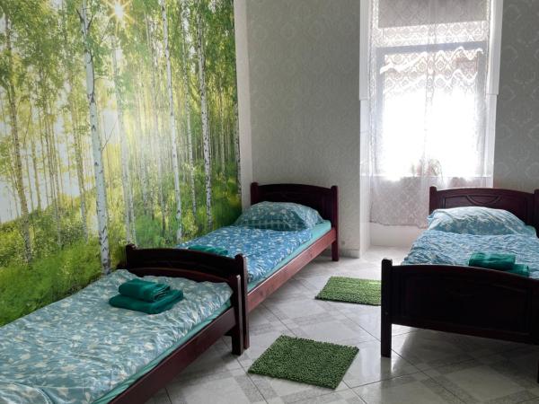 Viktoria : photo 3 de la chambre chambre triple avec salle de bains privative