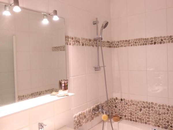 Chambre d'hôtes Les terrasses de Saint Clair : photo 5 de la chambre suite familiale