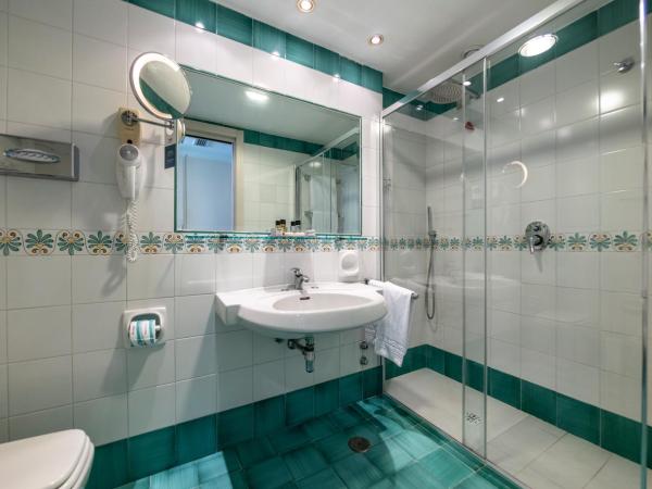 Punta Molino Beach Resort & Thermal Spa : photo 7 de la chambre chambre double supérieure avec balcon