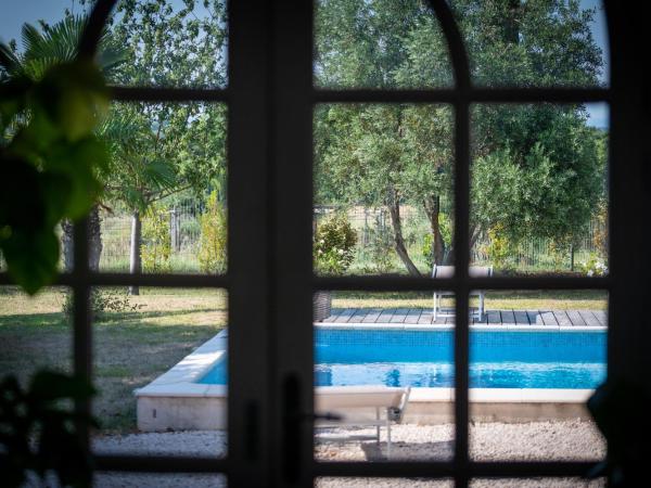 La Gourgasse Vieille : photo 1 de la chambre studio - vue sur piscine 
