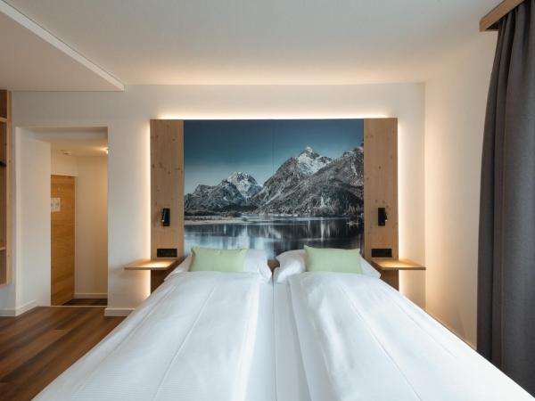 Berghotel Randolins : photo 8 de la chambre chambre double sud