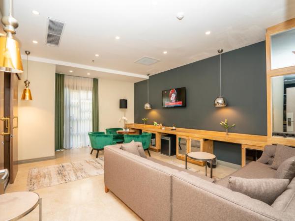 The Gate 30 Suites Ataşehir : photo 9 de la chambre suite - vue sur jardin