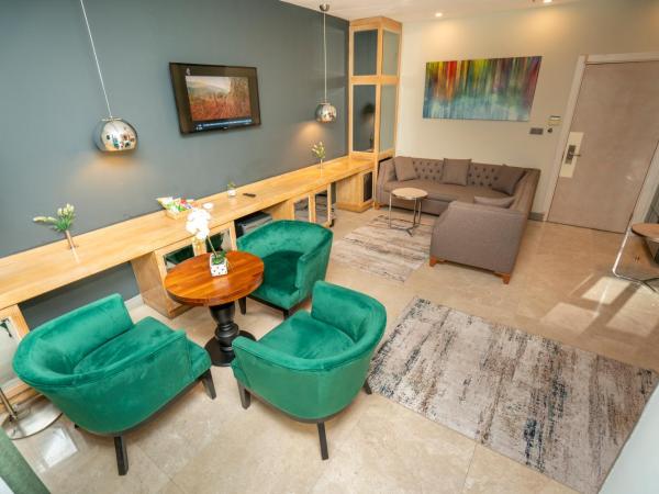 The Gate 30 Suites Ataşehir : photo 2 de la chambre suite - vue sur jardin