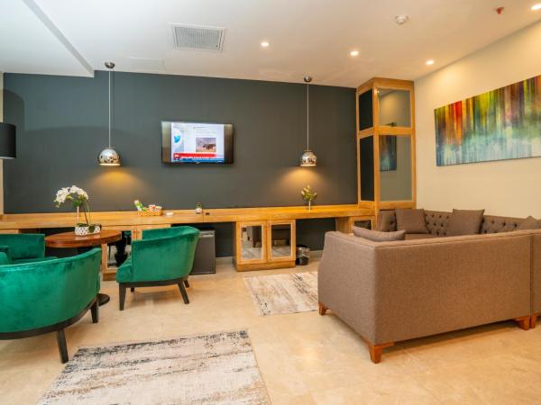 The Gate 30 Suites Ataşehir : photo 8 de la chambre suite - vue sur jardin