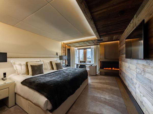 Ultima Gstaad : photo 1 de la chambre suite pearl avec 2 grandes chambres et 1 salle de bains